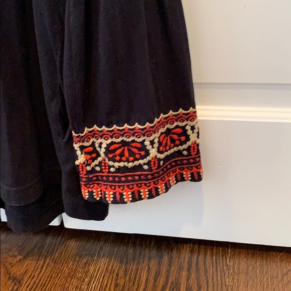 JWLA black tunic top with embroidery Size M - Picture 3 of 5